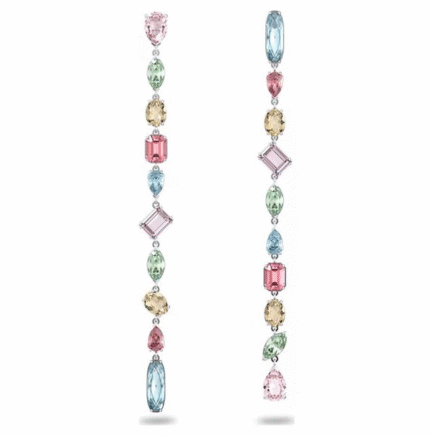 5600979  High quality Swarovski earrings with original logo.