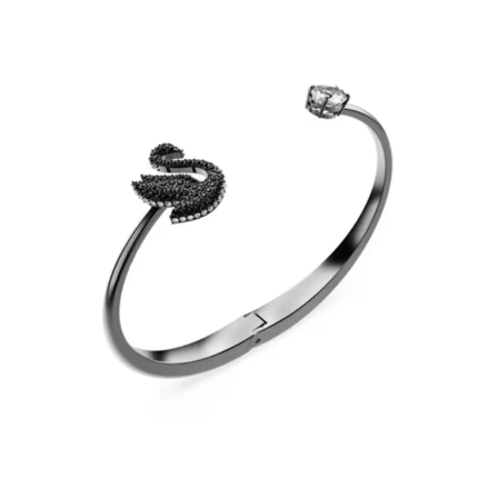 5688744  High quality Swarovski bracelet with original logo.